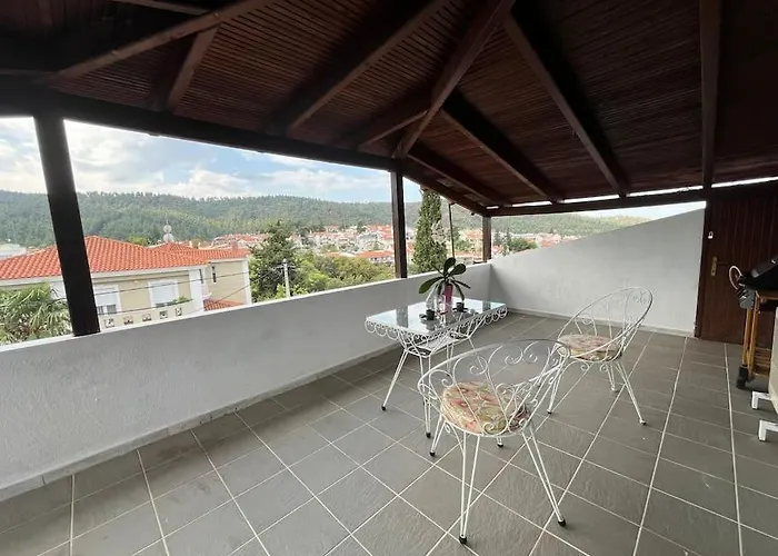 דירה Attic With A View סלוניקי